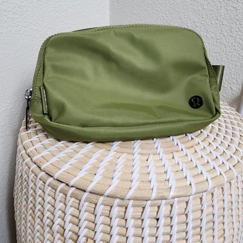 Lululemon Everywhere Belt Bag Bronze Green